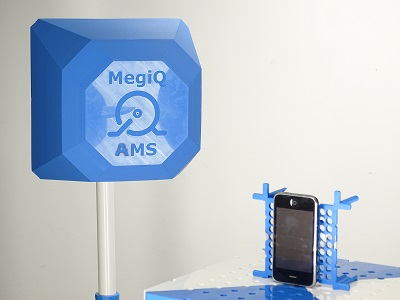 MegiQ antenna measurement system measuring a device under test